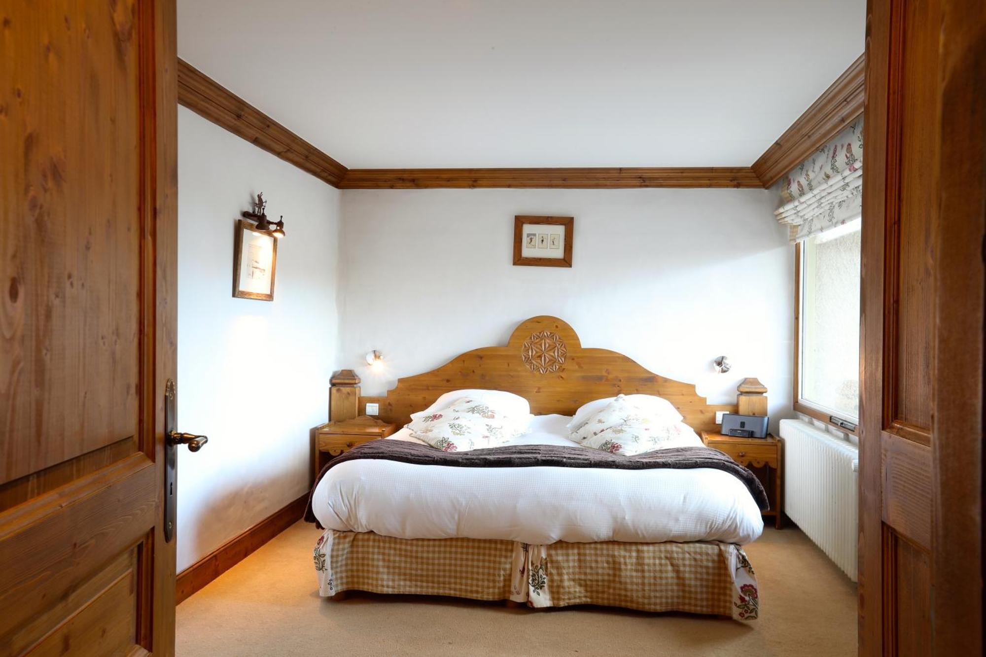 Hotel Les Peupliers คูร์เชอแวล ภายนอก รูปภาพ