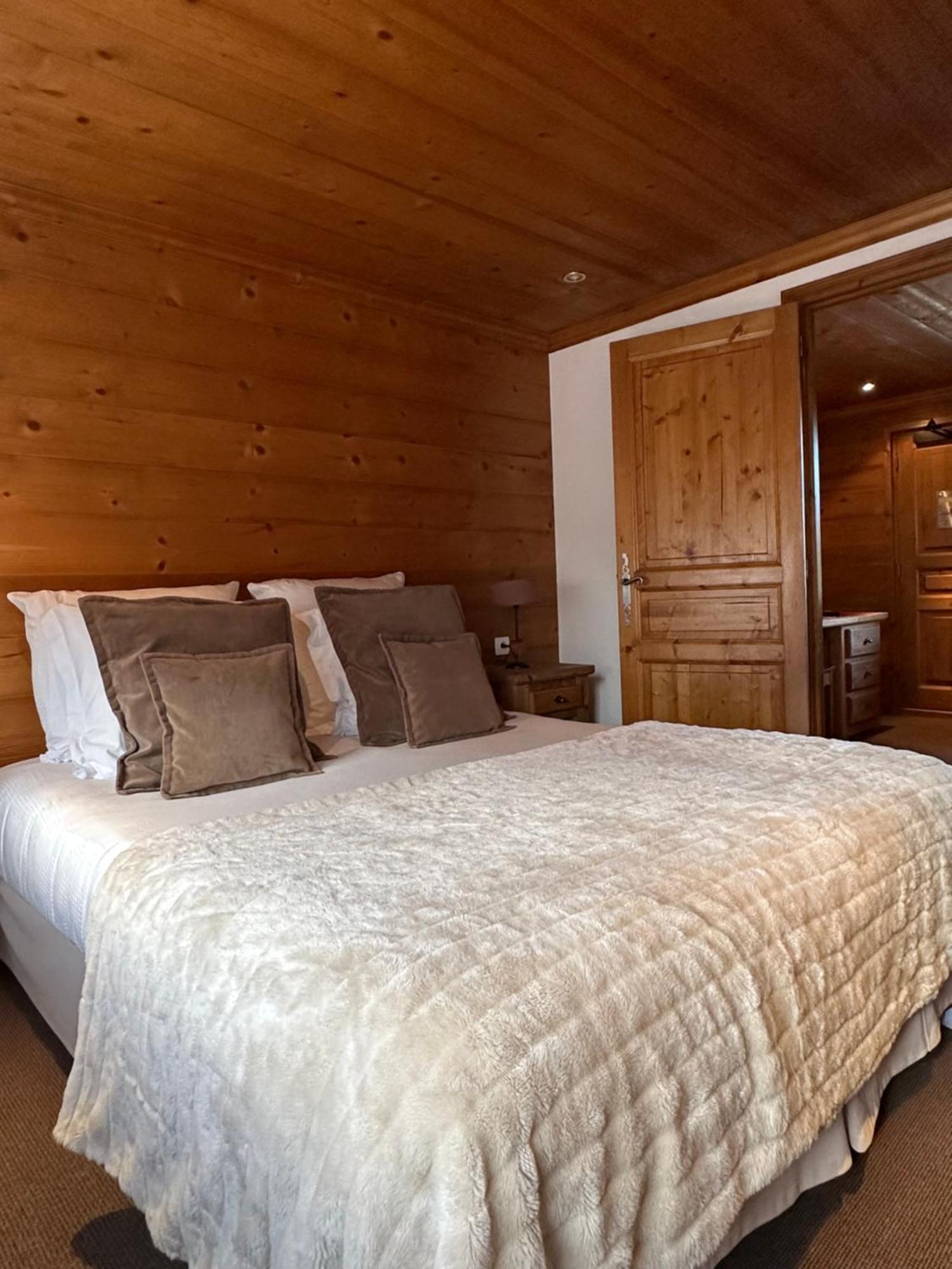 Hotel Les Peupliers คูร์เชอแวล ภายนอก รูปภาพ