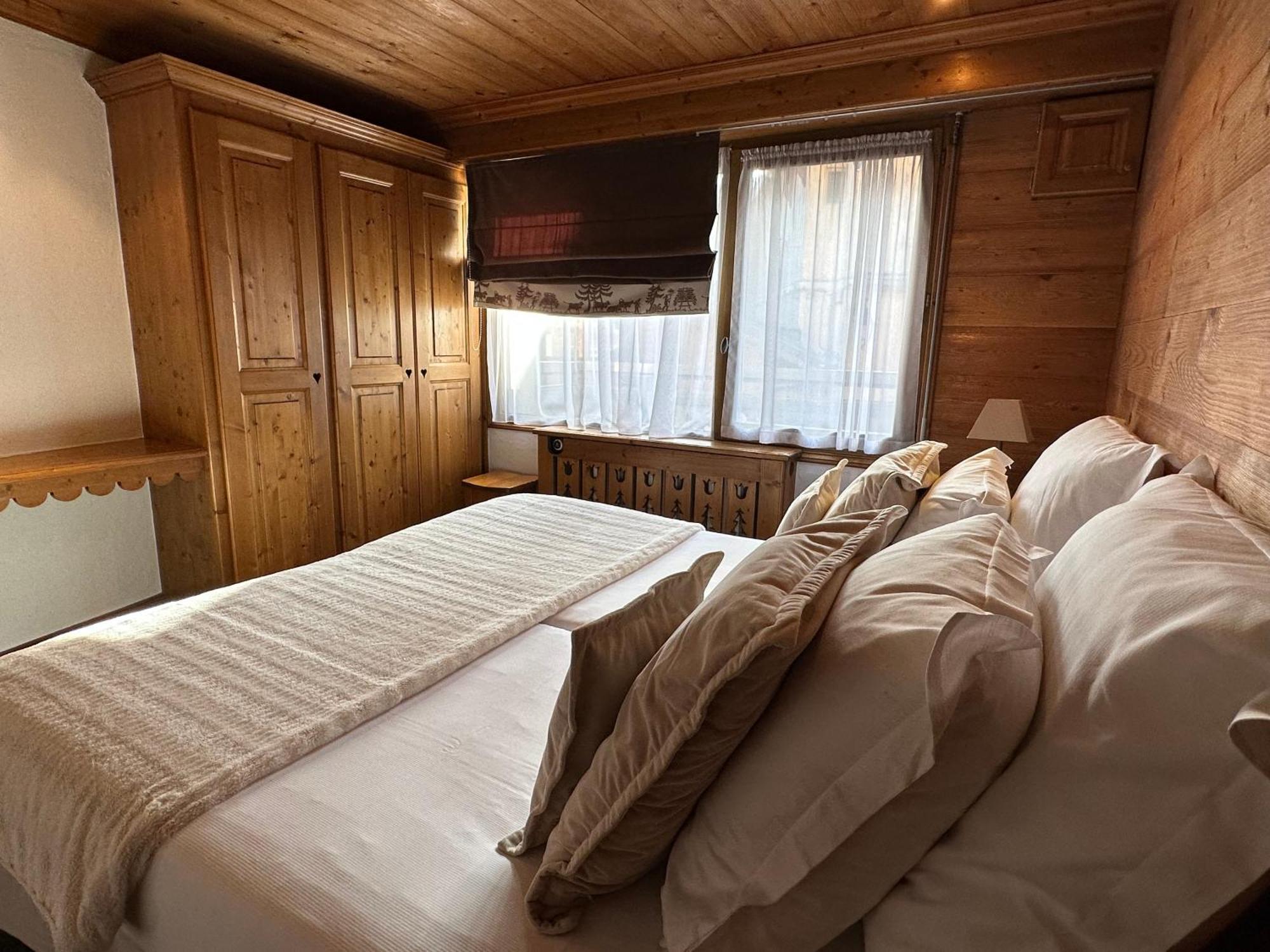Hotel Les Peupliers คูร์เชอแวล ภายนอก รูปภาพ